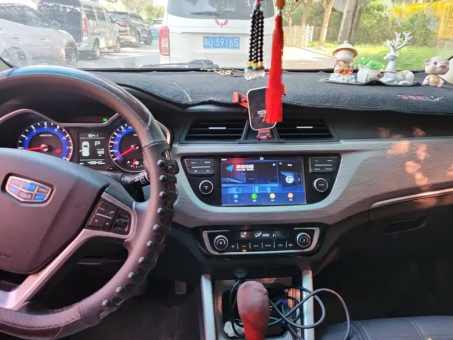 Фото 13 - Geely Vision X3