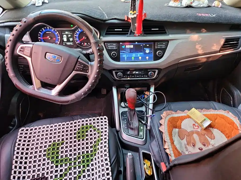 Фото 12 - Geely Vision X3