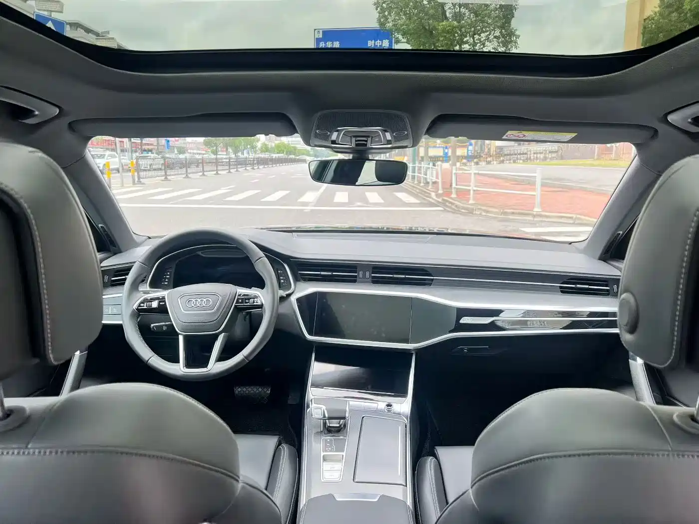 Фото 5 - Audi A6L