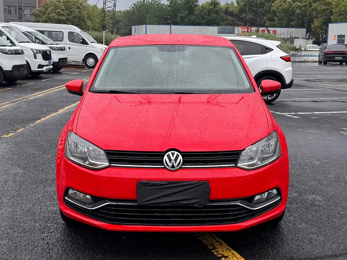 Volkswagen Polo 2014 1.4L Automatic Comfort Edition фото 2