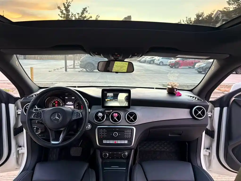 Mercedes-Benz CLA (Import) 2017 CLA 200 Dynamic фото 4