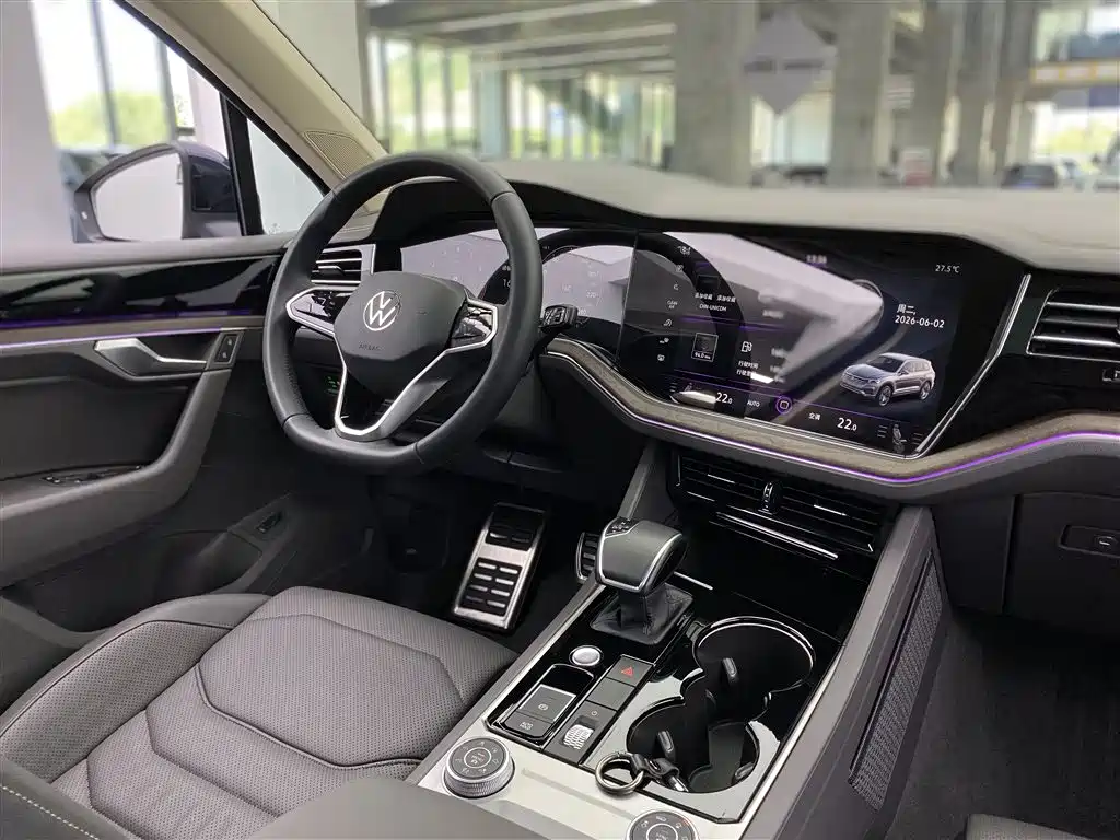 VOLKSWAGEN TOUAREG