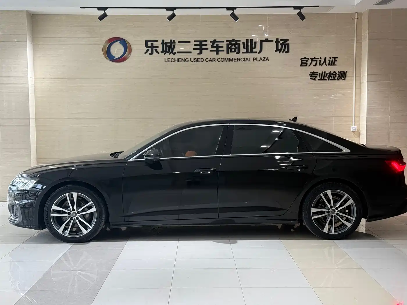 Audi A6L 2021 40 TFSI Luxury Sport фото 4