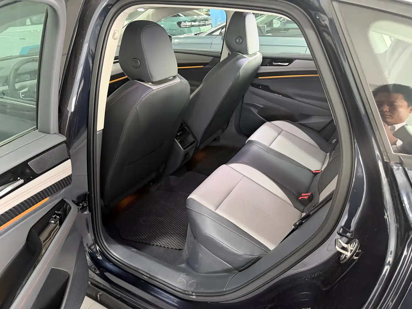 VOLKSWAGEN ID.7 VIZZION