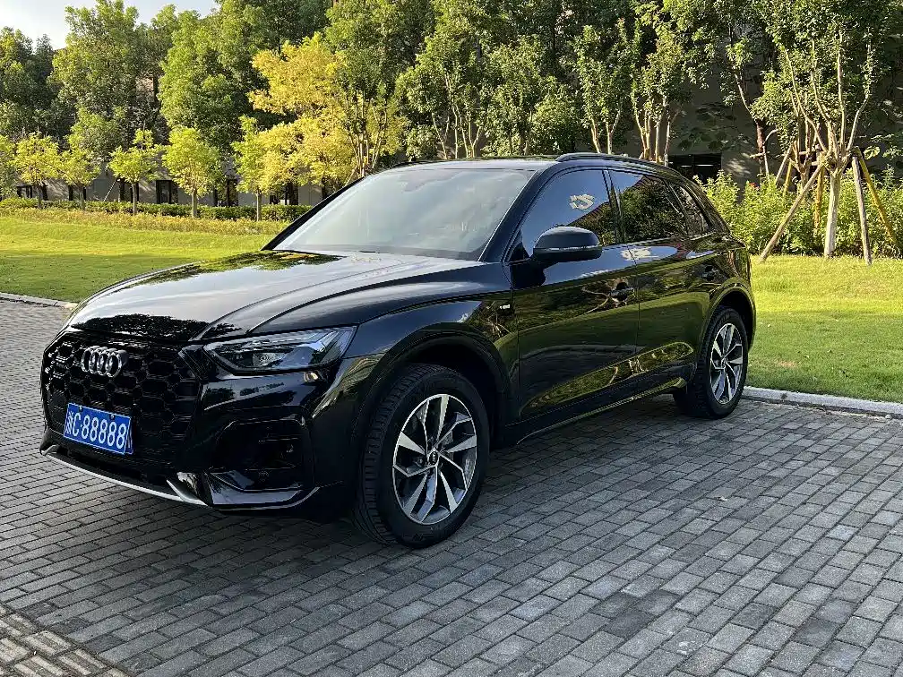 Фото 1 - Audi Q5L