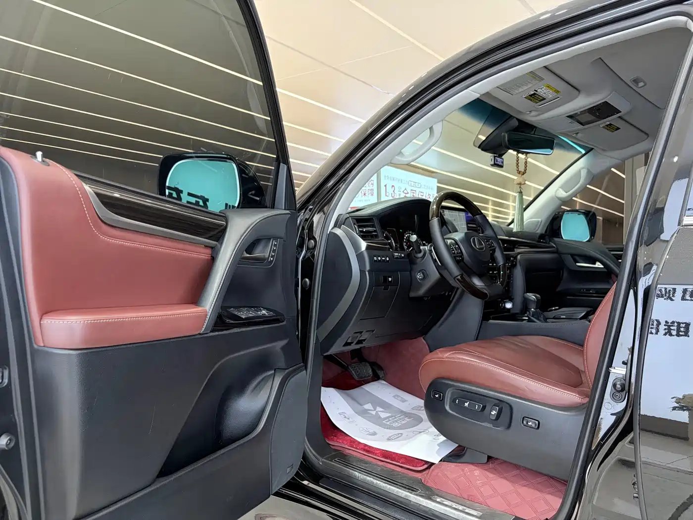 Фото 8 - Lexus LX