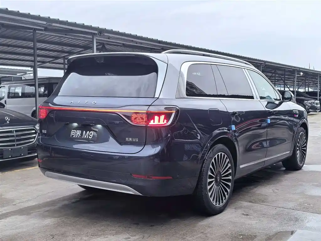 AITO Wenjie AITO M9 2025 Extended Range Ultra 52kWh 6-Seater фото 9