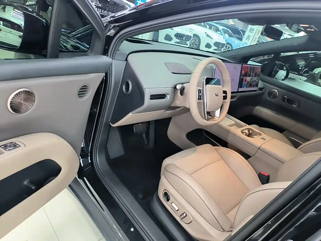 Li Auto i6 2025 2025 4WD Base Model