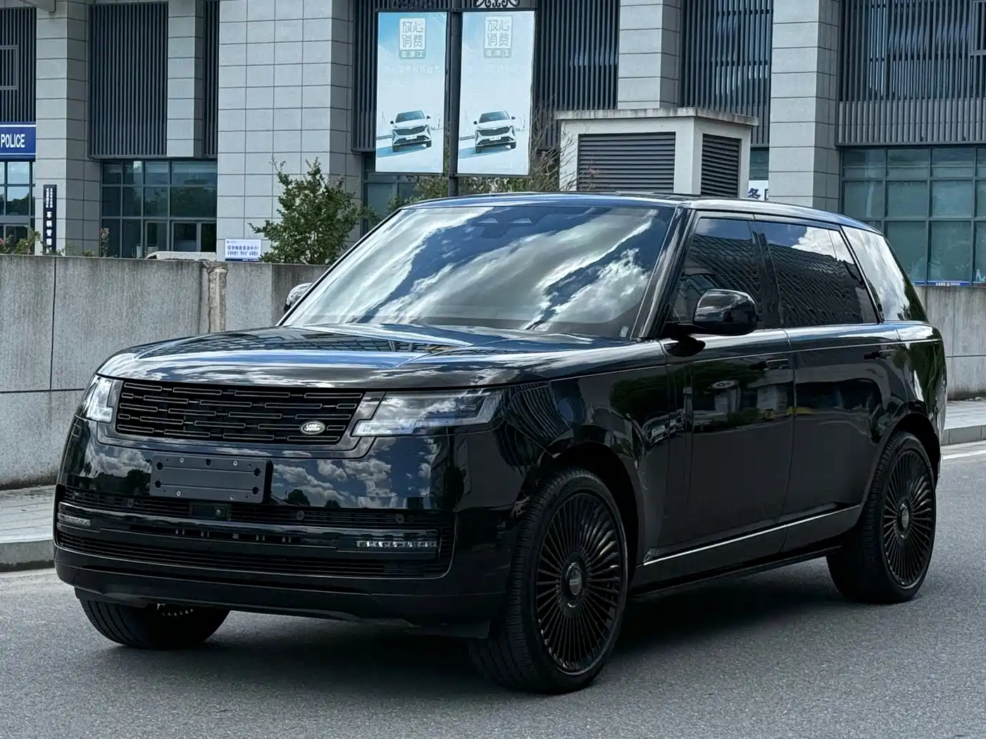 Фото 1 - Land Rover Range Rover