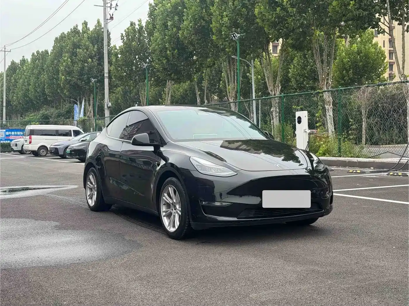 Photo 3 - Tesla Model Y