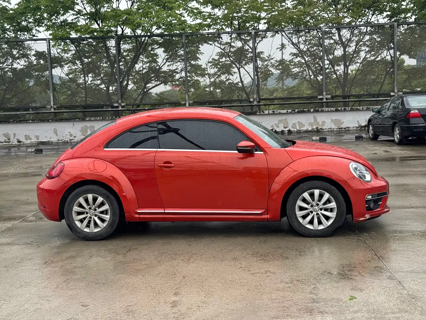 Volkswagen Beetle 2016 Model 180TSI Club Edition фото 4