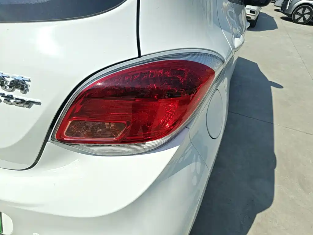 Photo 8 - Changan Benben E-Star