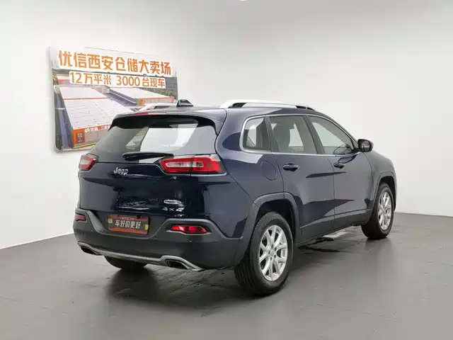 Jeep Cherokee 2016 2.4L Professional Edition — фото 2