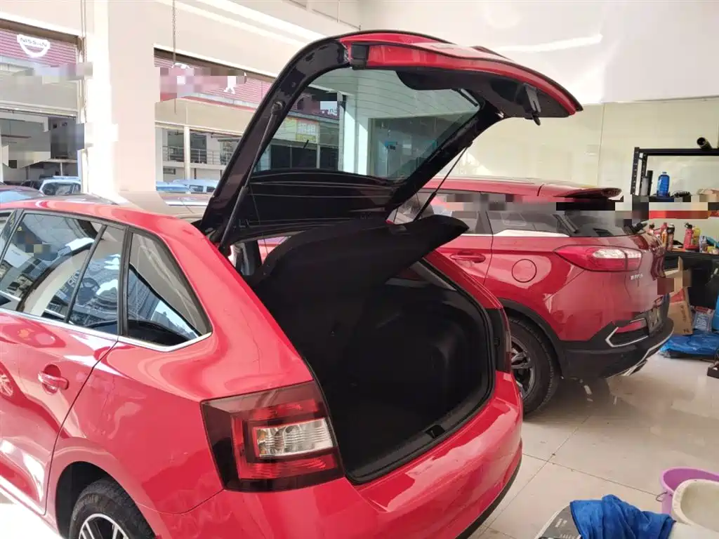 Škoda Skoda Rapid Spaceback 2016 Facelift 1.6L Automatic Smart Edition фото 19