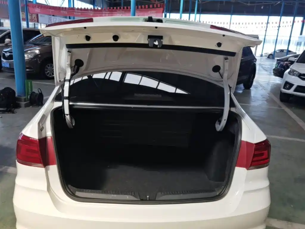 Volkswagen Santana 2016 1.4L Manual Trend Edition фото 19