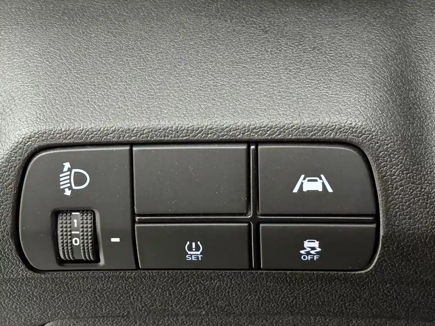 Hyundai Elantra 2022 1.5L CVT LUX Premium Edition фото 14