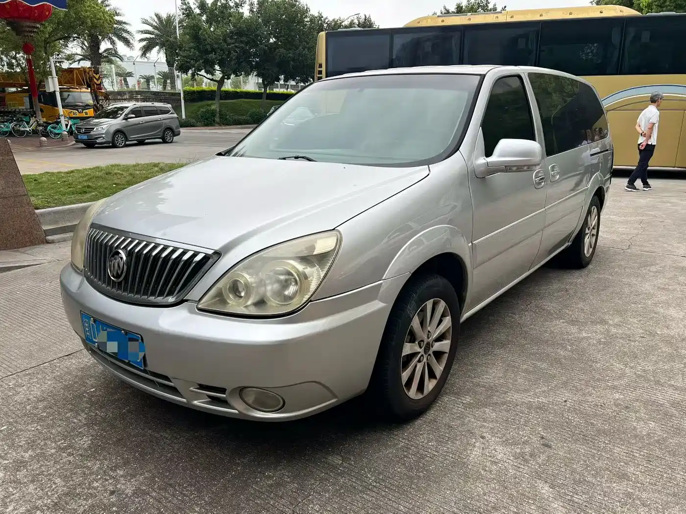 Buick GL8 2011 2.4L CT Comfort Edition