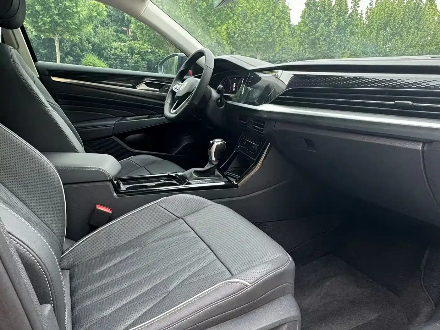 Volkswagen Passat 2023 Facelift 330TSI Luxury Edition фото 9