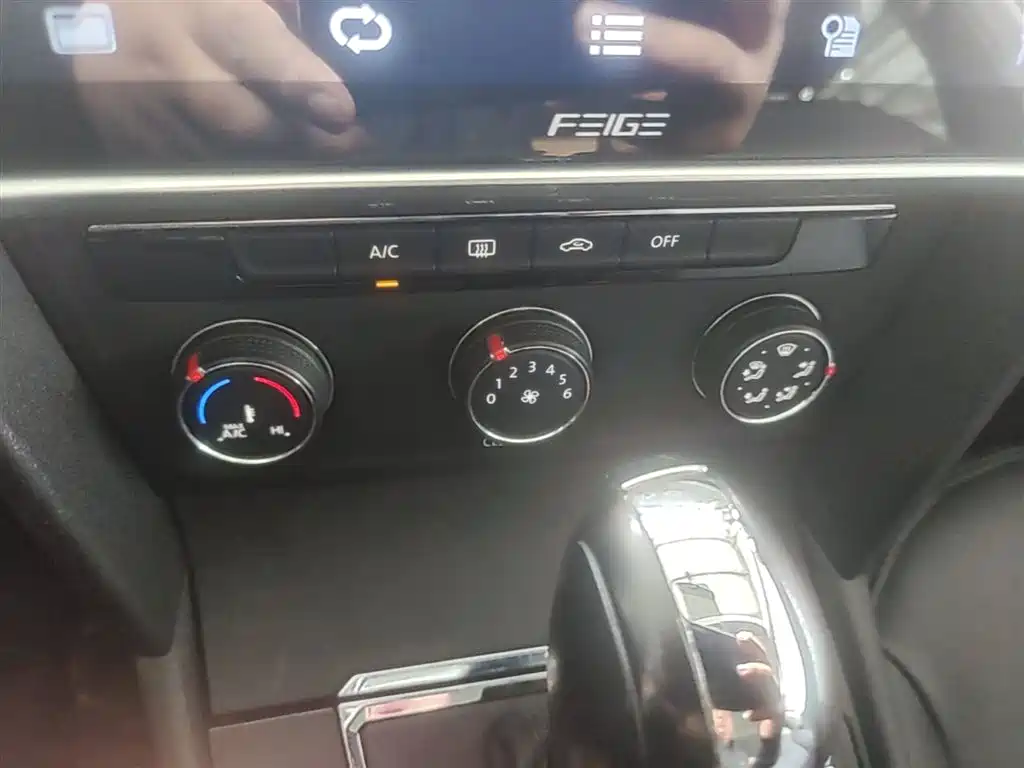 Volkswagen Lamando 2015 230TSI DSG Style фото 13
