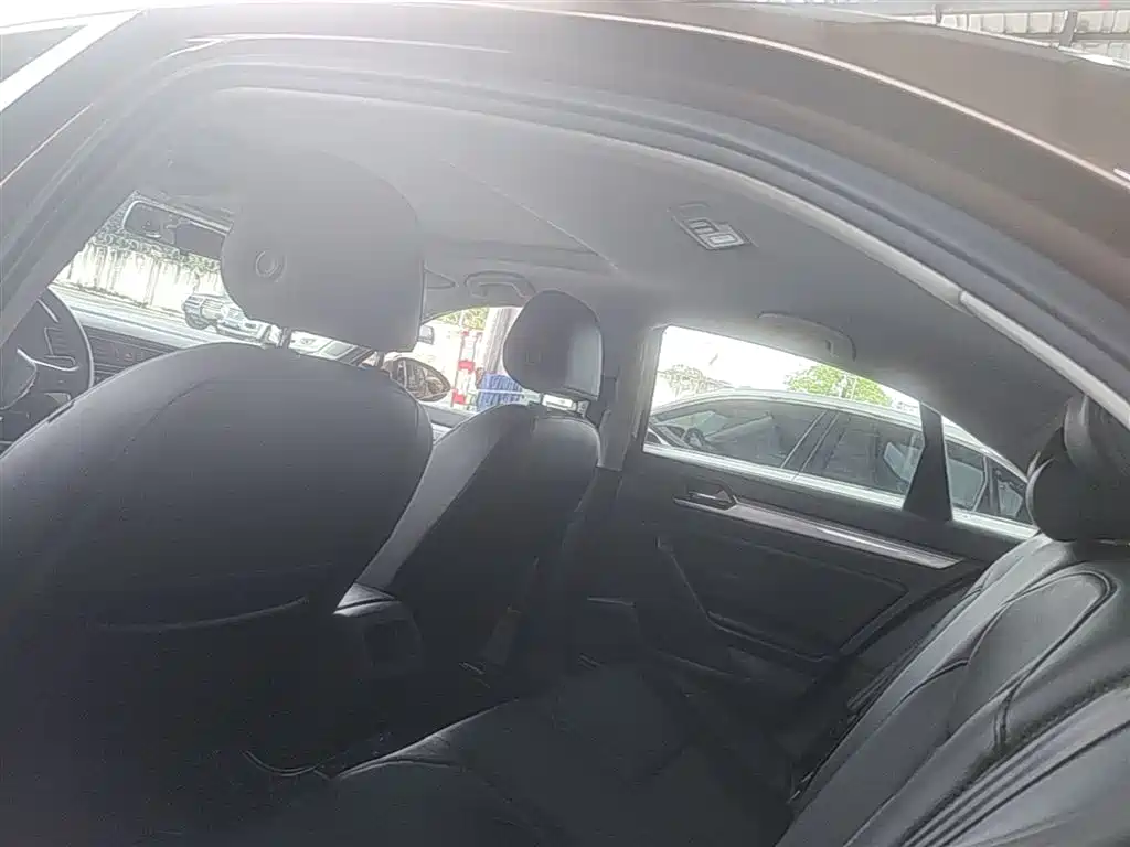 Volkswagen Lamando 2015 230TSI DSG Style фото 18