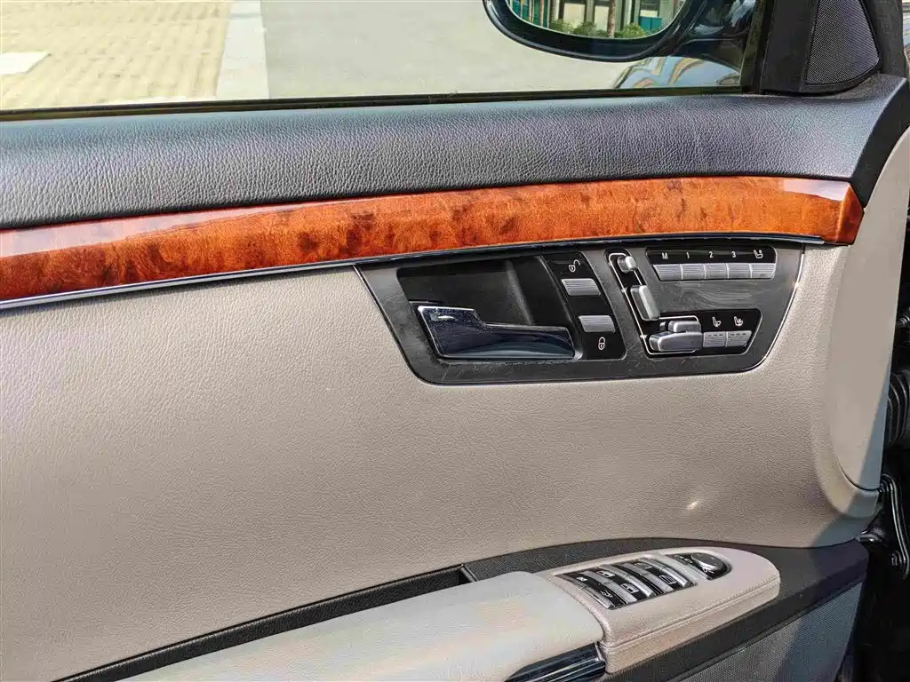 صورة 8 - Mercedes-Benz S-Class