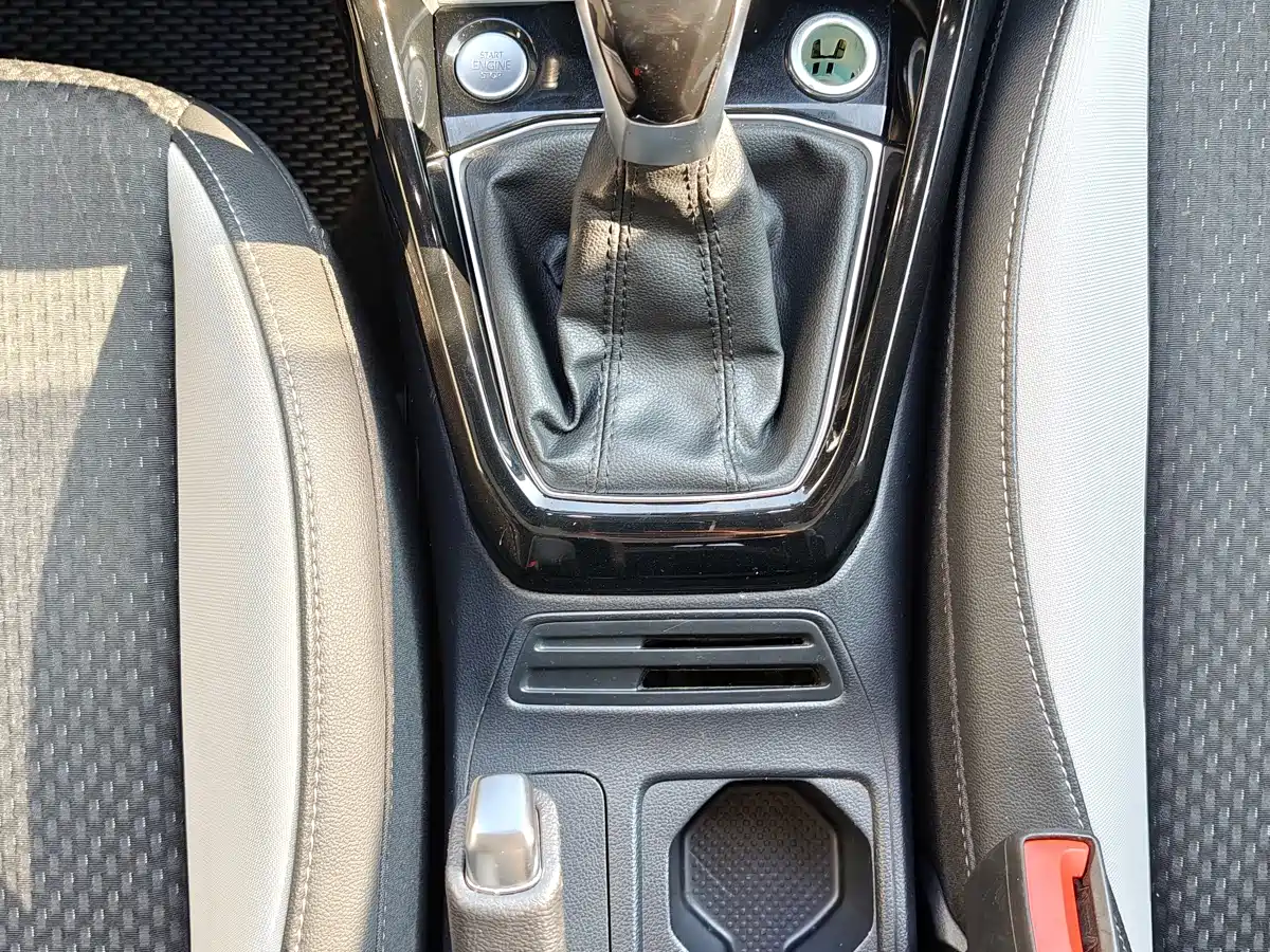Volkswagen Tanying 2023 Model 200TSI DSG R-Line Smart Connect Edition фото 14
