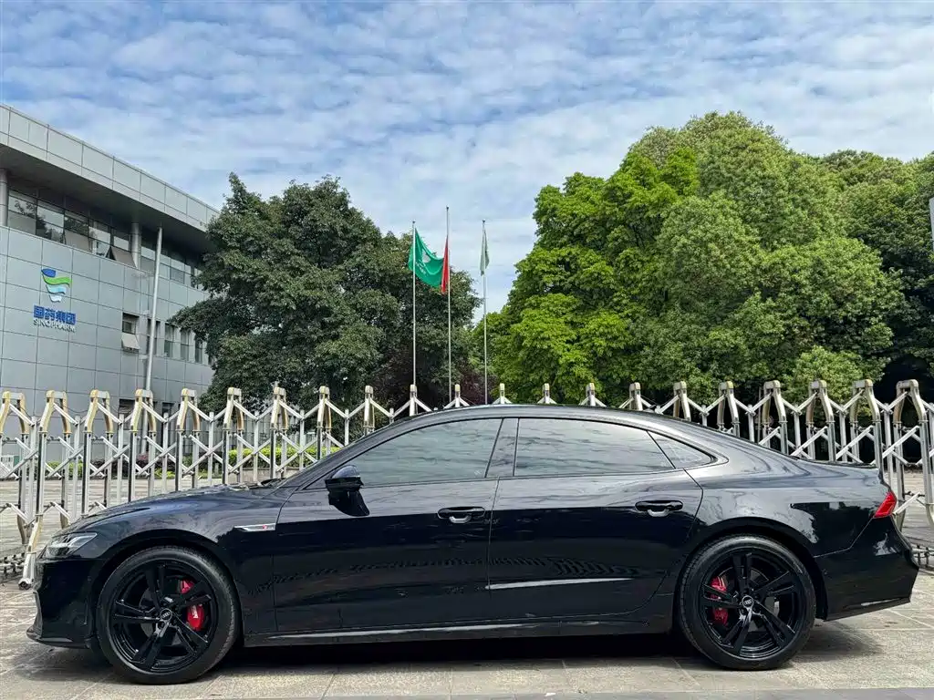 Фото 4 - Audi A7L