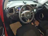 Photo 10 - Jeep Renegade