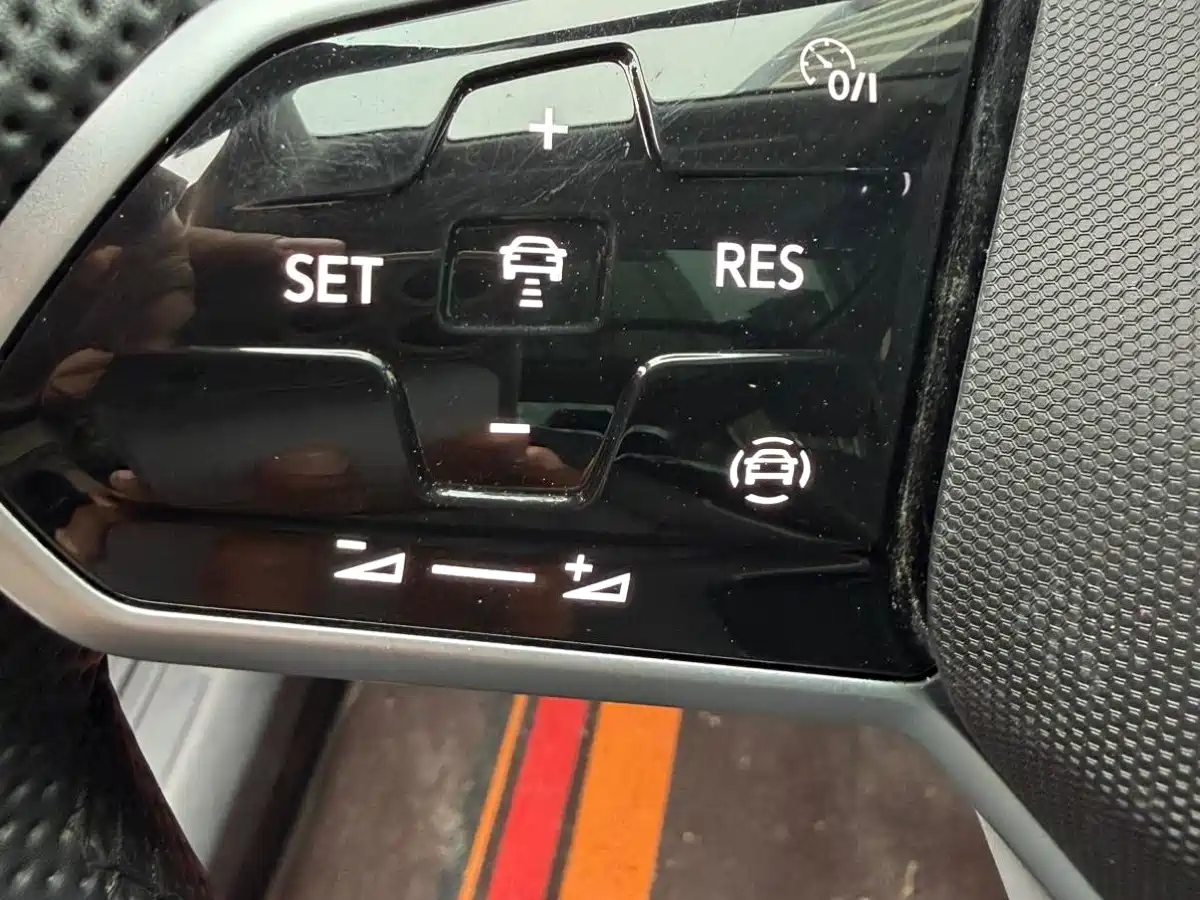 Volkswagen Passat 2024 380TSI Starlight Luxury Edition фото 25