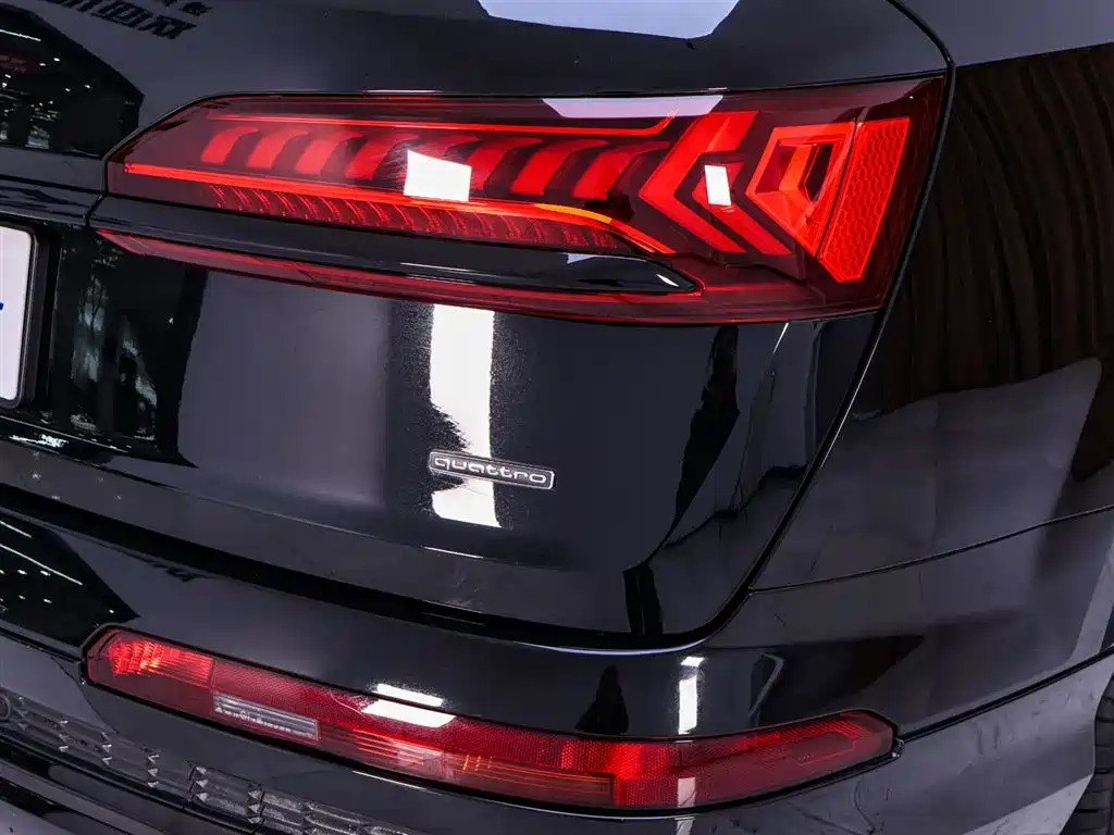 Audi Q7 2022 55 TFSI quattro S line Ice & Snow Edition фото 9