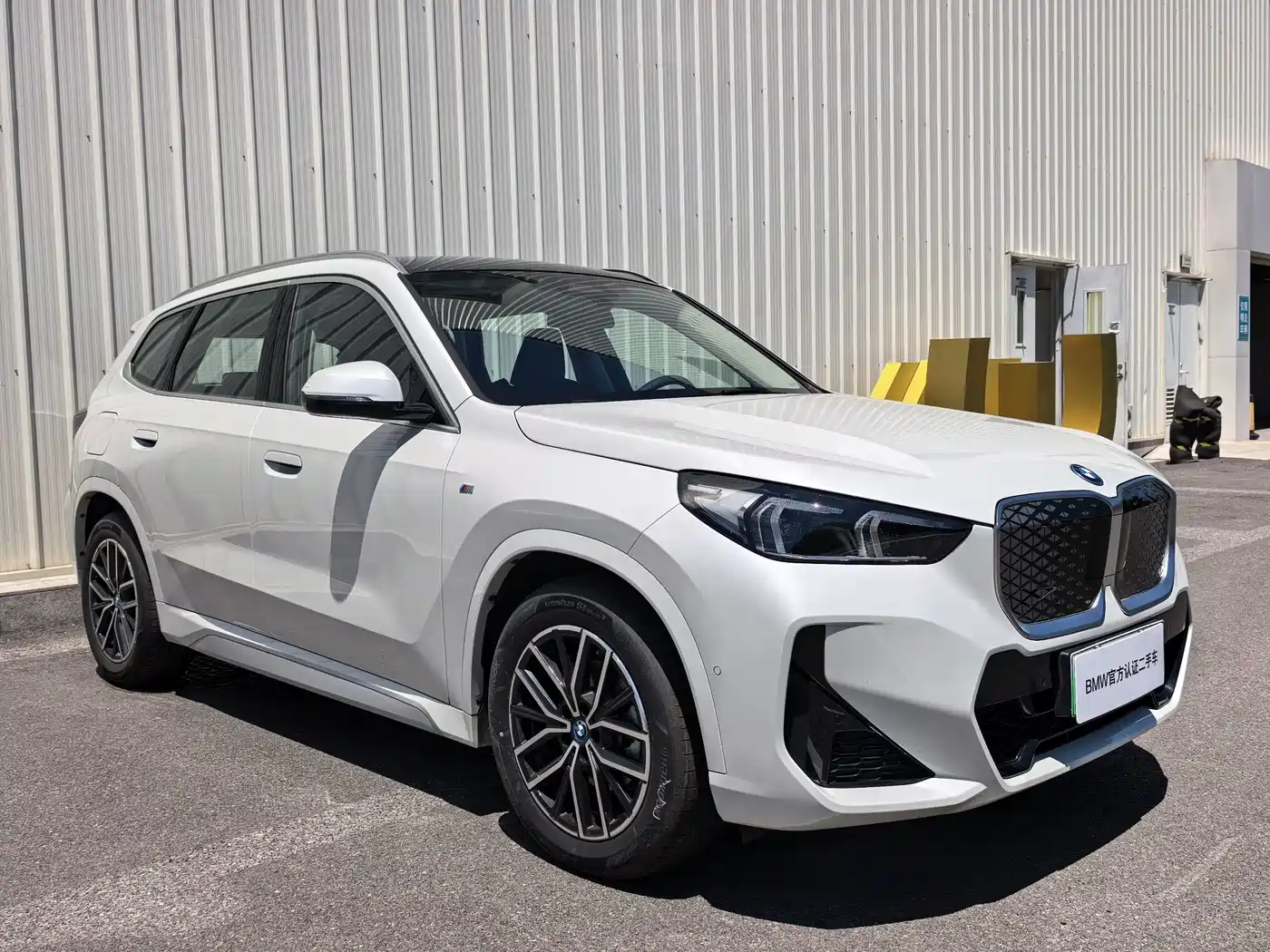 2025 BMW iX1