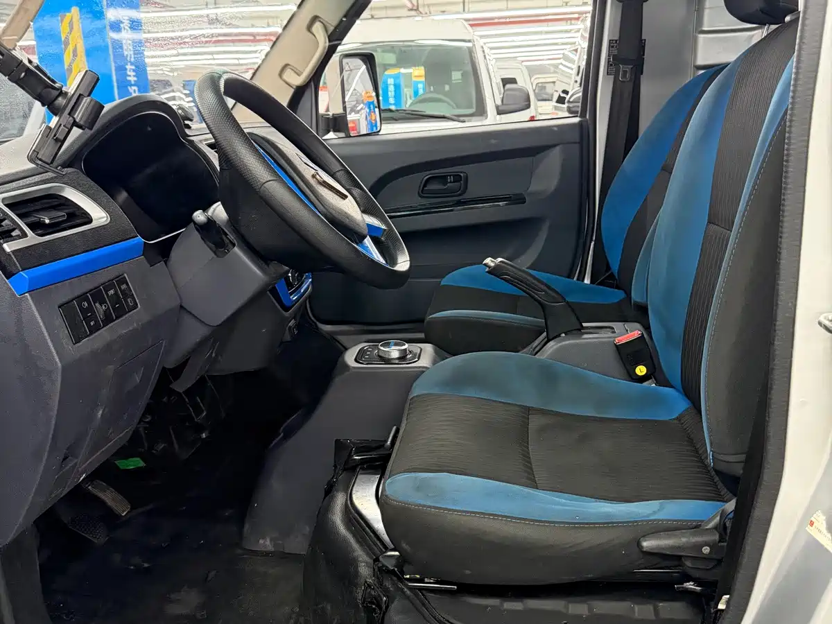 SRM Xinyuan Xinyuan T5L EV 2024 2024 Model Urban Version 3.8m Flatbed Truck Standard 55.7kWh