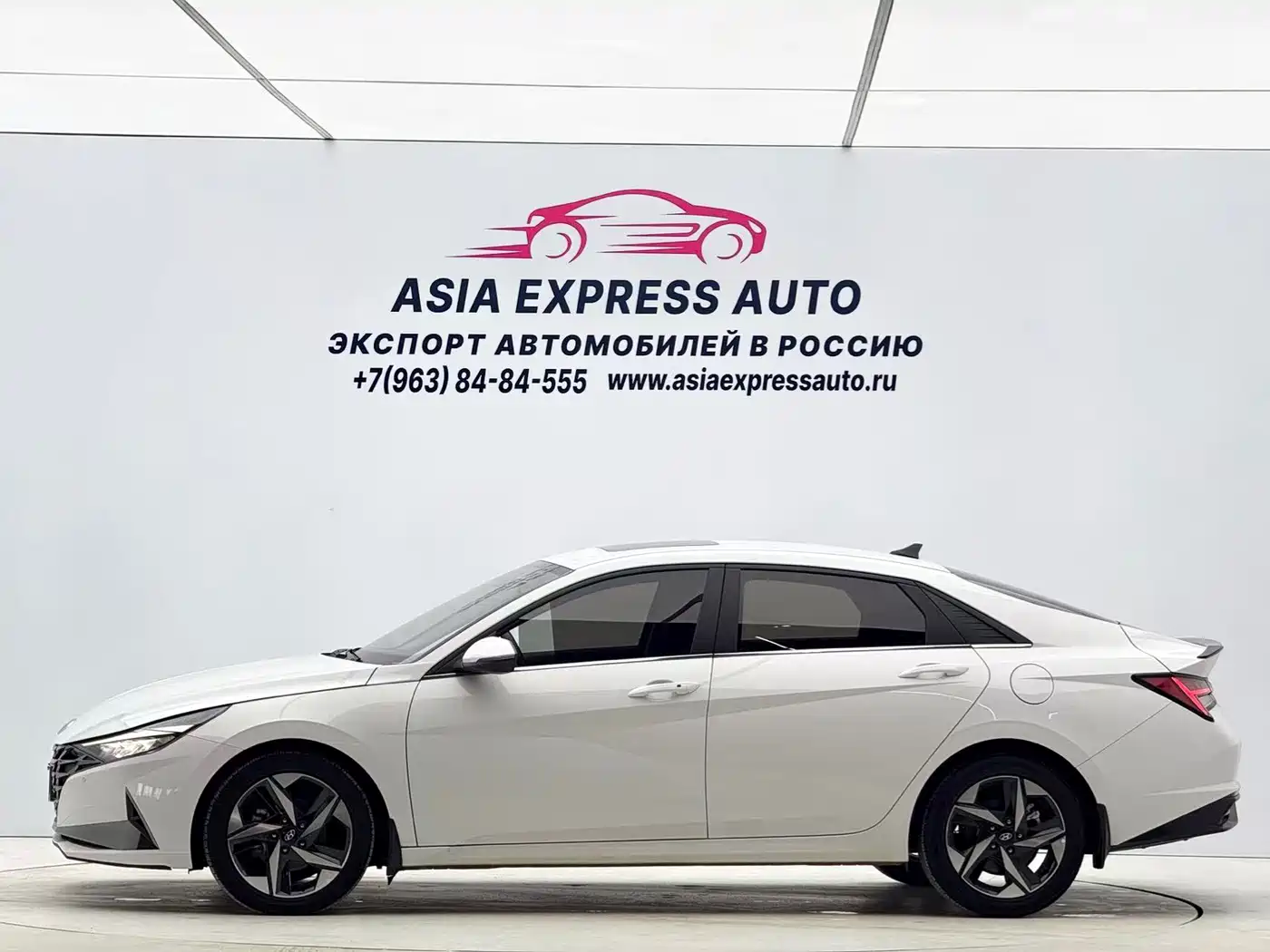 Hyundai Elantra 2022 1.5L CVT LUX Premium Edition фото 7