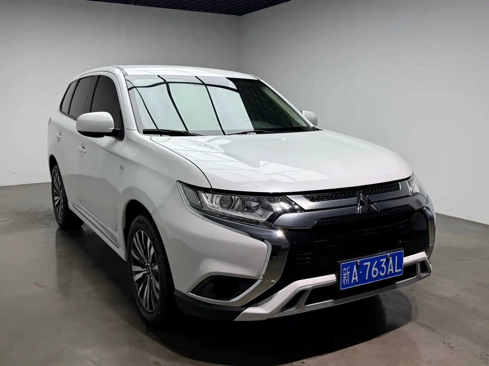 صورة 3 - Mitsubishi Outlander