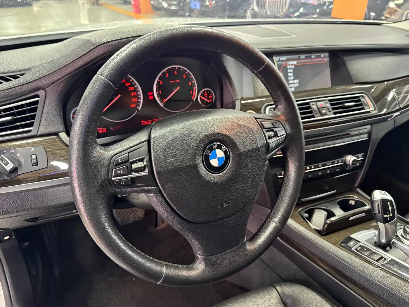 BMW 7 Series 2009 Model 740Li Leading Edition фото 6