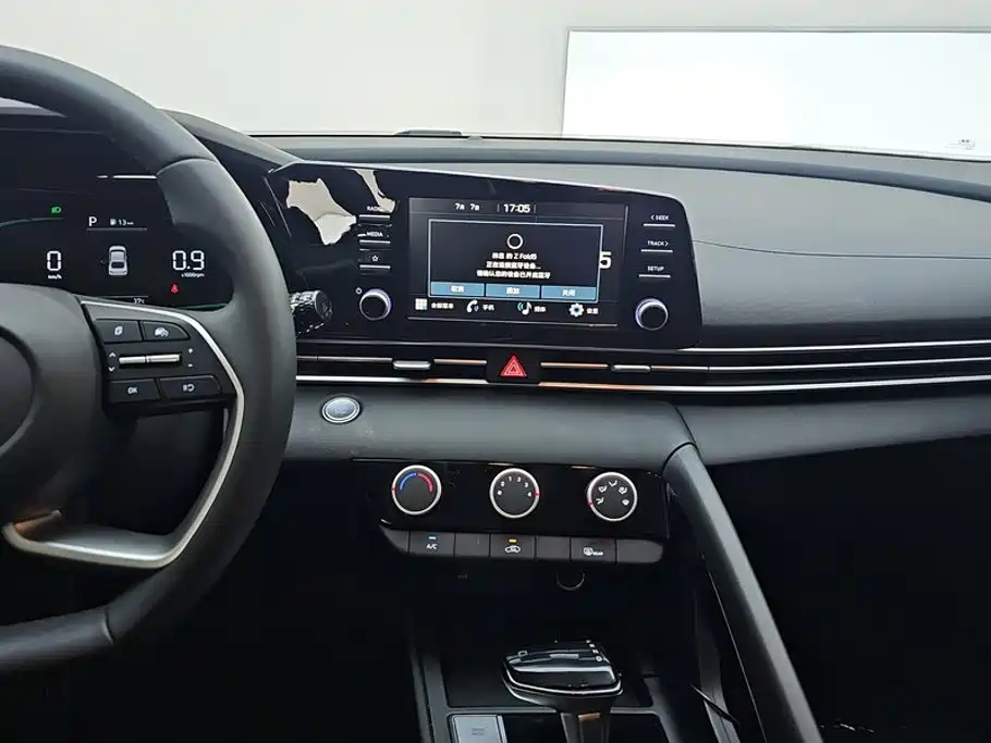 صورة 13 - Hyundai Elantra