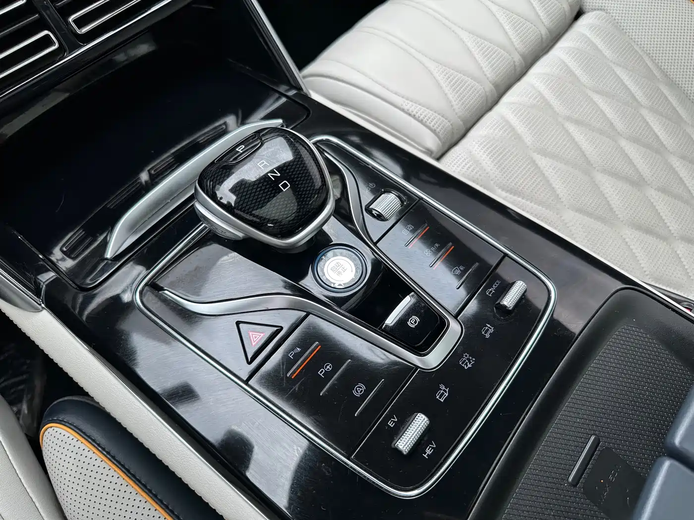 BYD Tang New Energy 2022 DM-p 215KM AWD Flagship фото 28