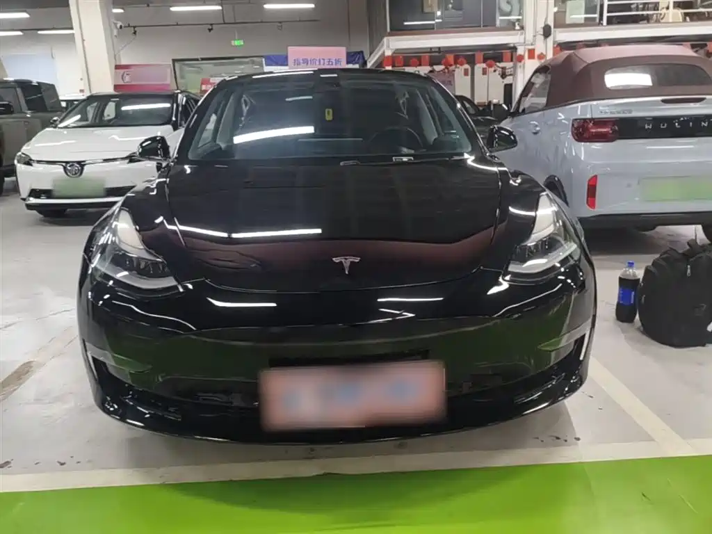 TESLA MODEL 3