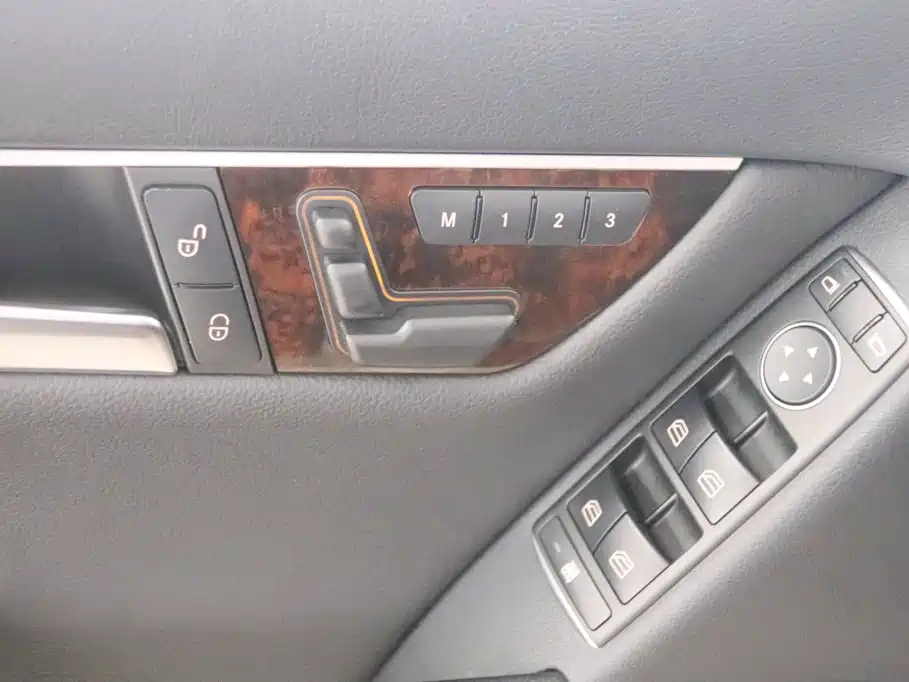 صورة 11 - Mercedes-Benz C-Class