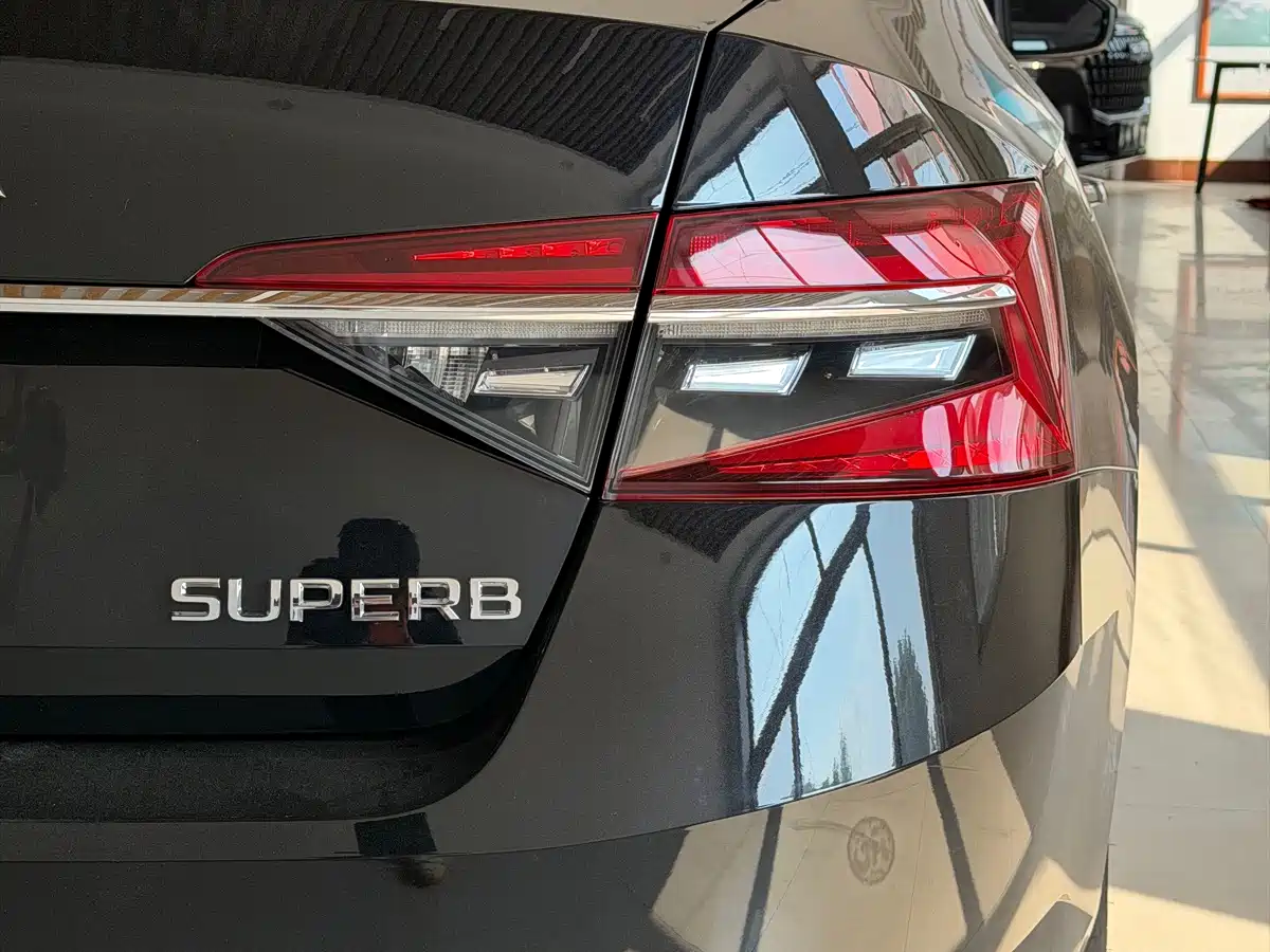 Photo 9 - Škoda Superb
