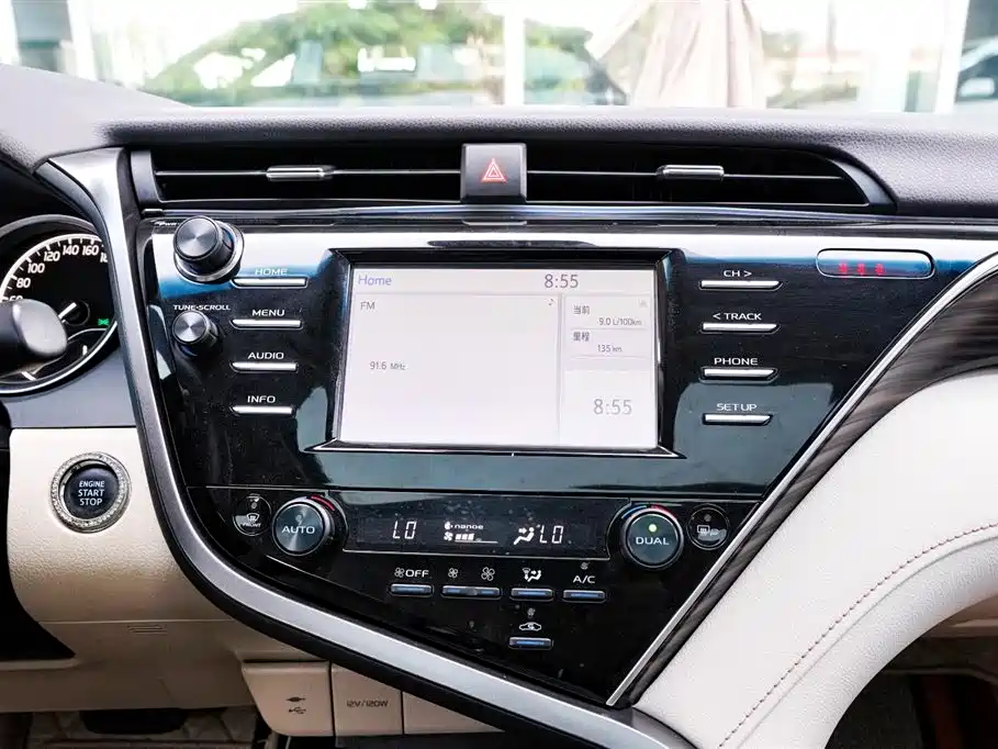 Toyota Camry 2018 2.0G Luxury Edition фото 12