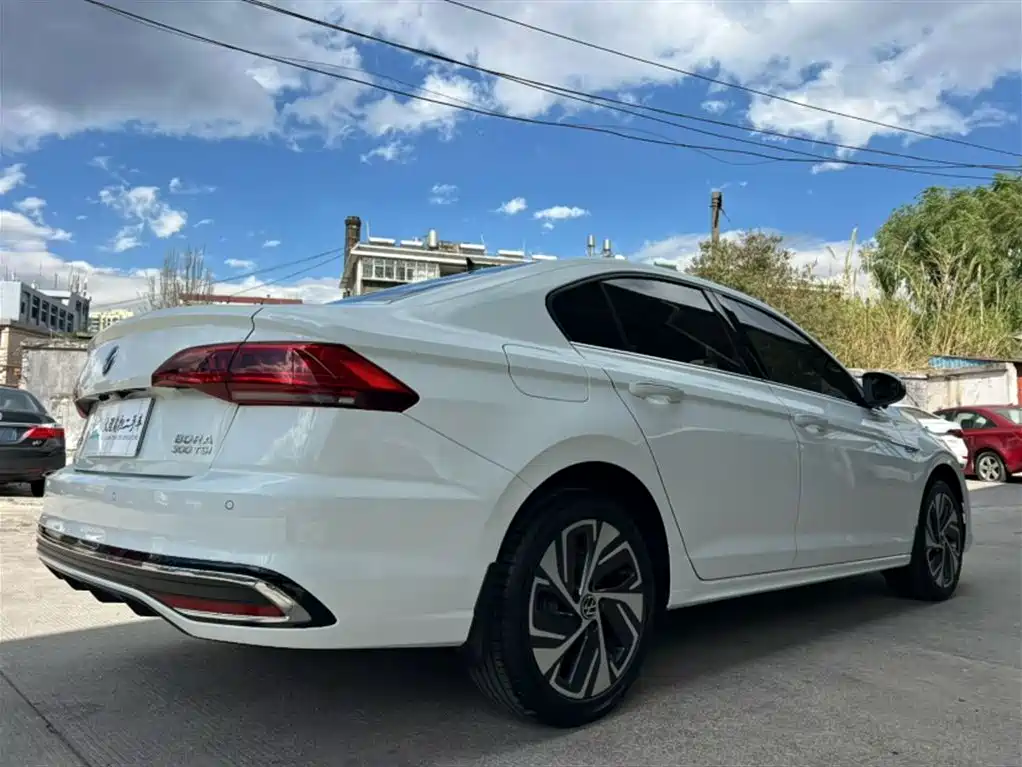 Volkswagen Bora 2023 300TSI DSG Premium Edition фото 5