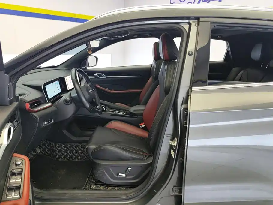 Фото 9 - Geely Coolray