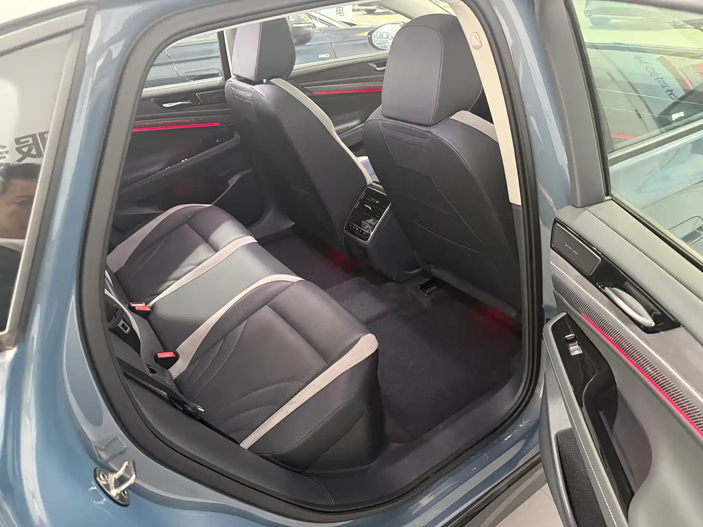 VOLKSWAGEN ID.7 VIZZION