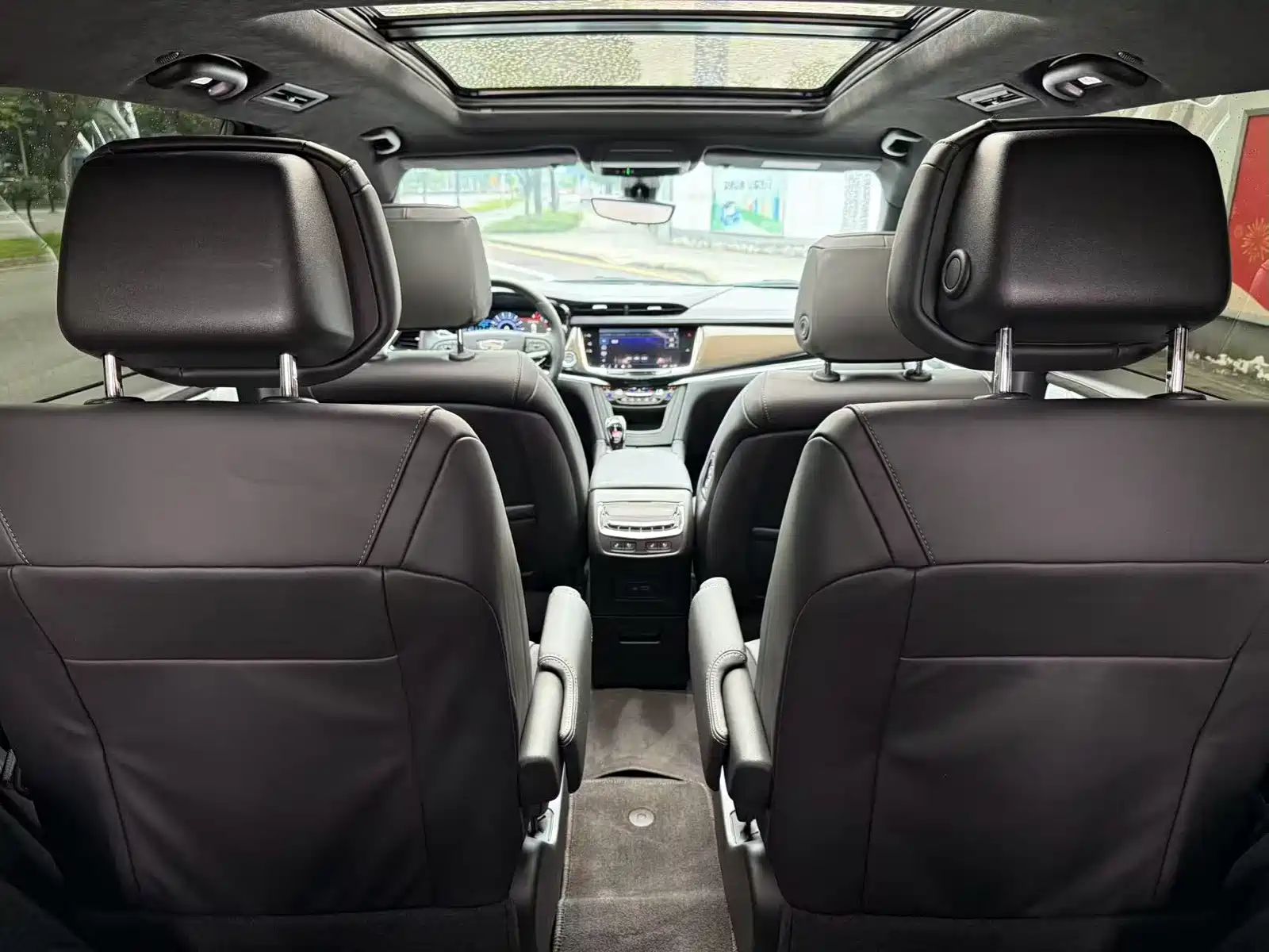 Photo 7 - Cadillac XT6