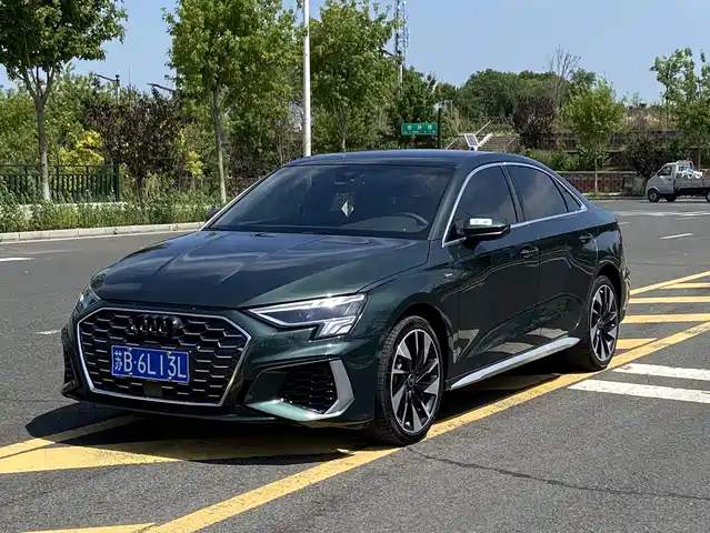 Audi A3 A3L Limousine 35 TFSI, Стиль Спорт
