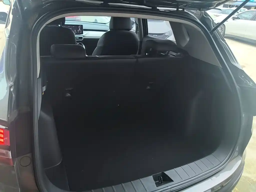 Фото 19 - Geely Coolray