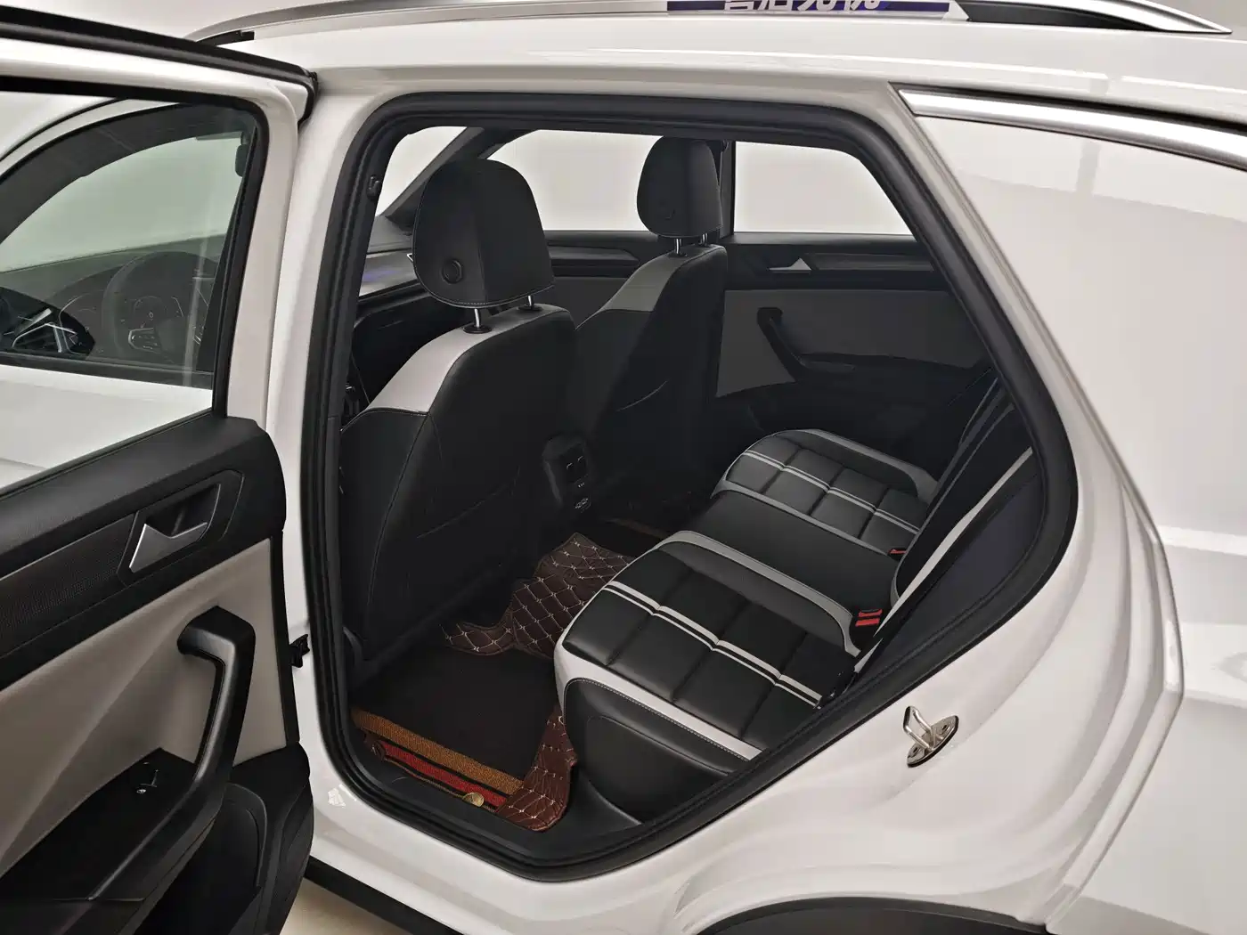 Фото 17 - Volkswagen T-ROC