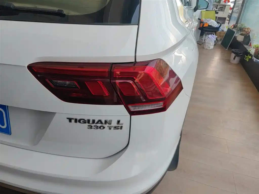 Volkswagen Tiguan L 2017 330TSI Automatic 2WD Comfort Edition фото 8
