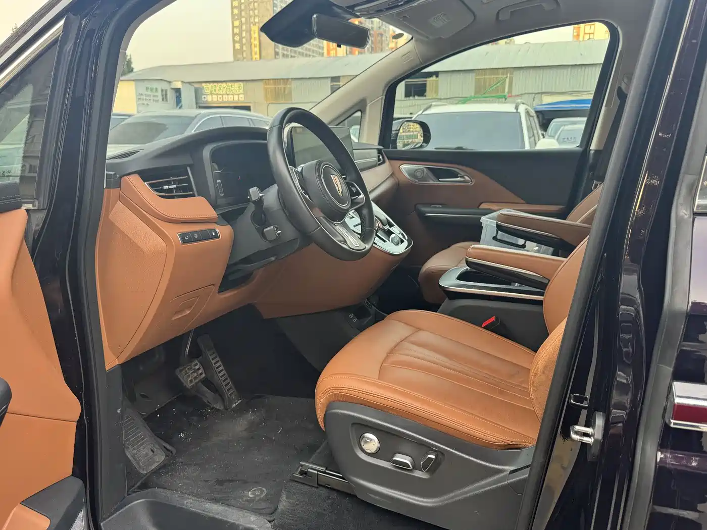 Hongqi HQ9 PHEV 2024 2024 Model 2.0T AWD Business Edition